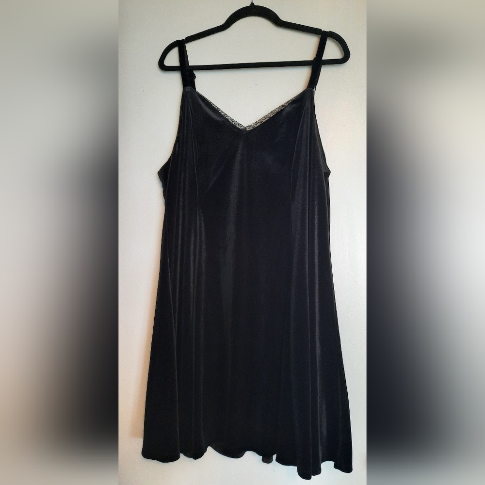 Torrid black velvet skater dress 2x